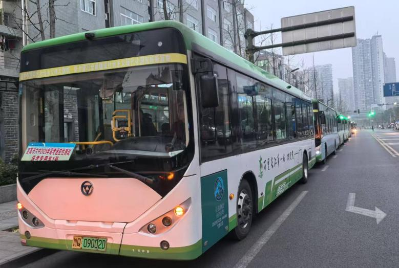 “護(hù)航青春夢，公交展擔(dān)當(dāng)”——市公服集團(tuán)公交公司圓滿完成2025年高考綜合改革適應(yīng)性演練測試運(yùn)輸保障任務(wù)